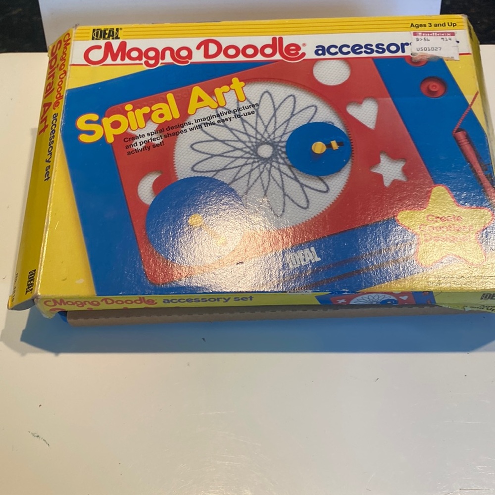 NWOT and Vintage 1989 Magna Doodle Accessory, Spiral Art
